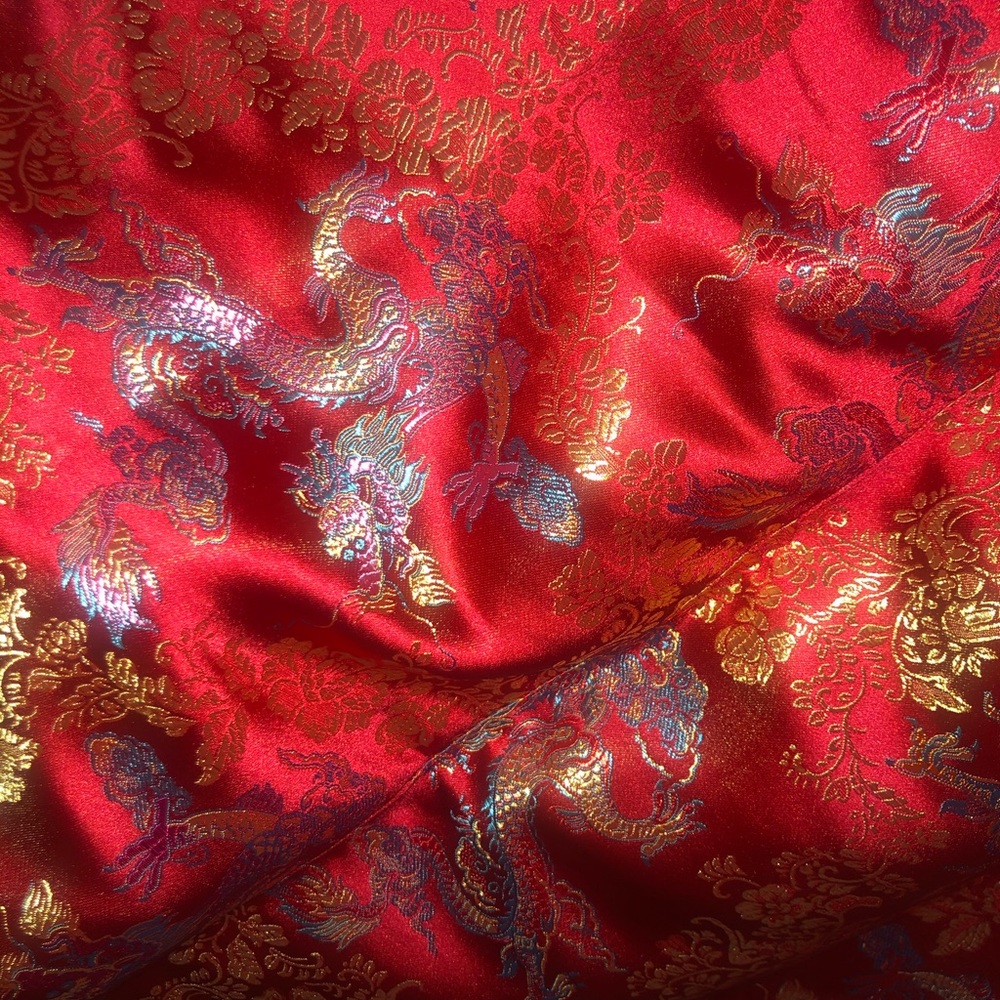 A red satin skirt with slit - Picture 5 of 5